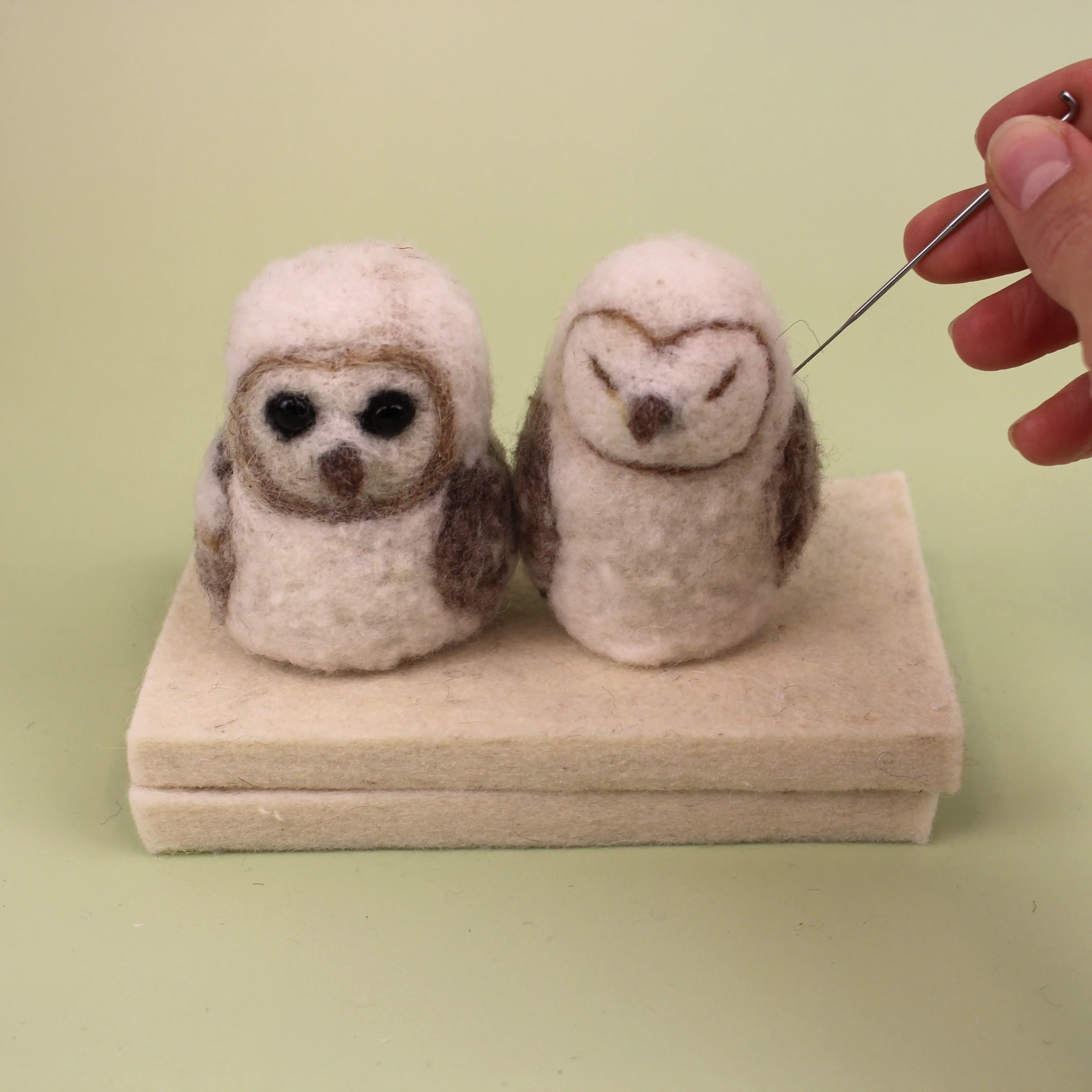 Baby Barn Owl Small Needle Felt Kit - Image 5