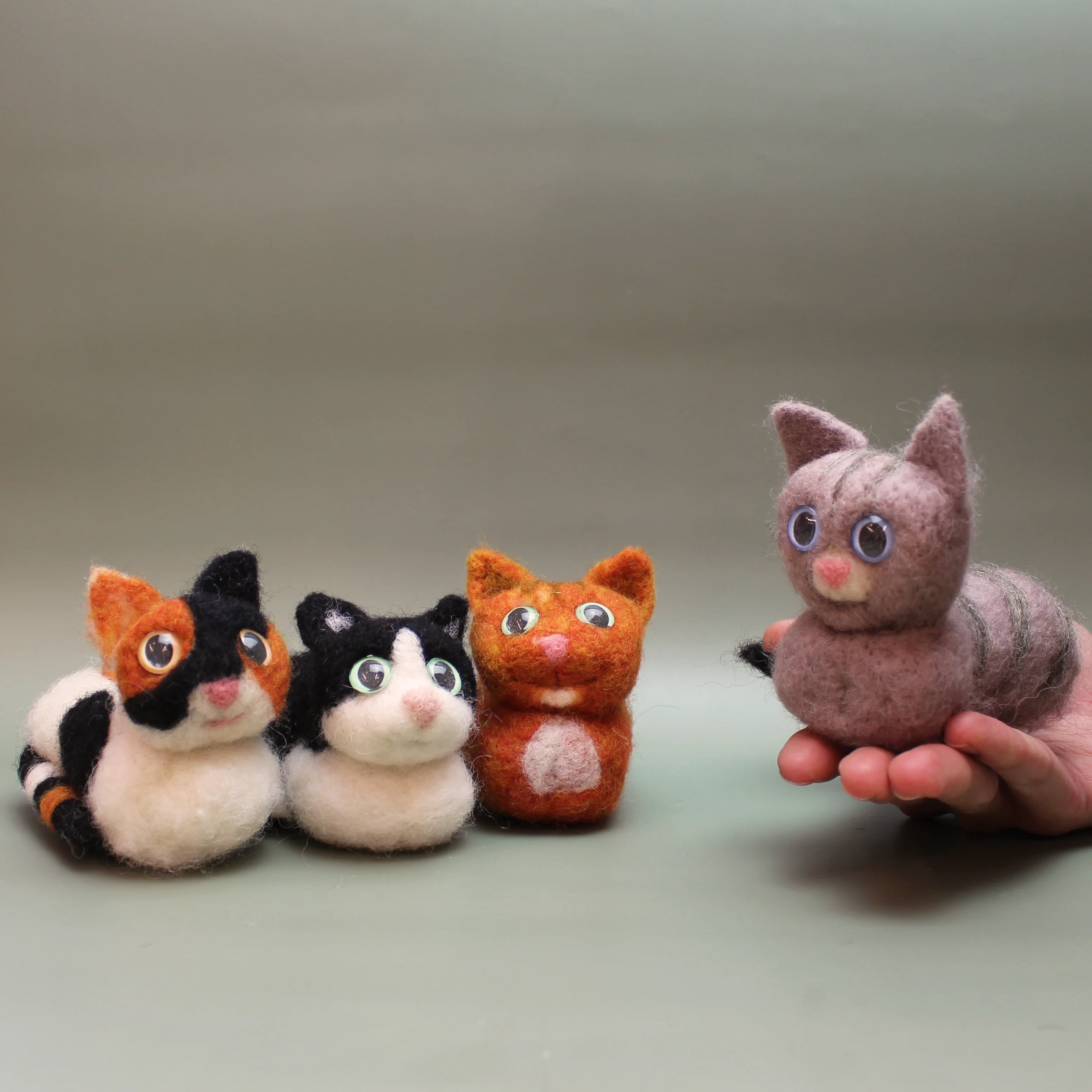 Cartoon Cat Loaf Needle Felt Small Kit - makes 1 - Image 3