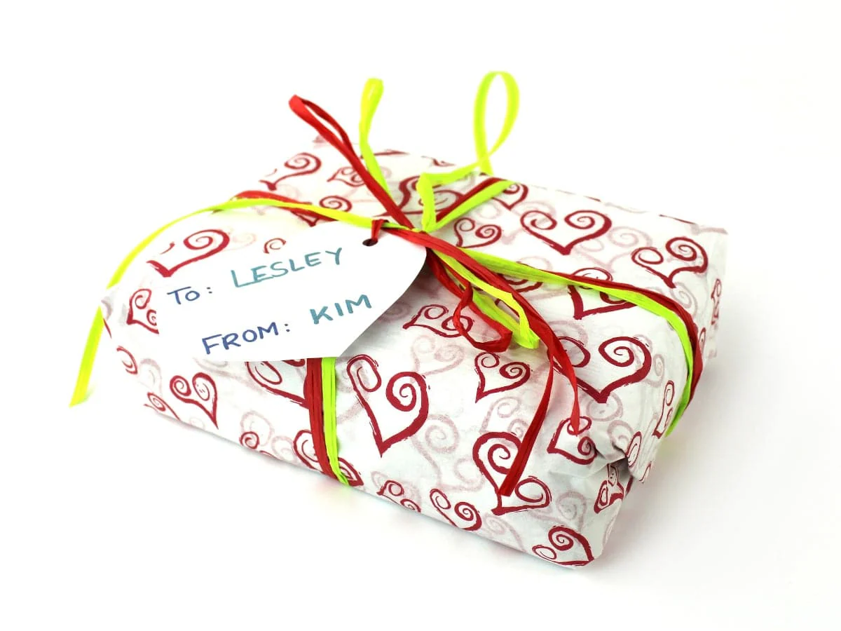 Gift Wrapping Service including Tag and personal message, wraps one item - Image 2